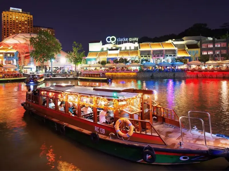 Khung cảnh bến Clarke Quay lung linh về đêm