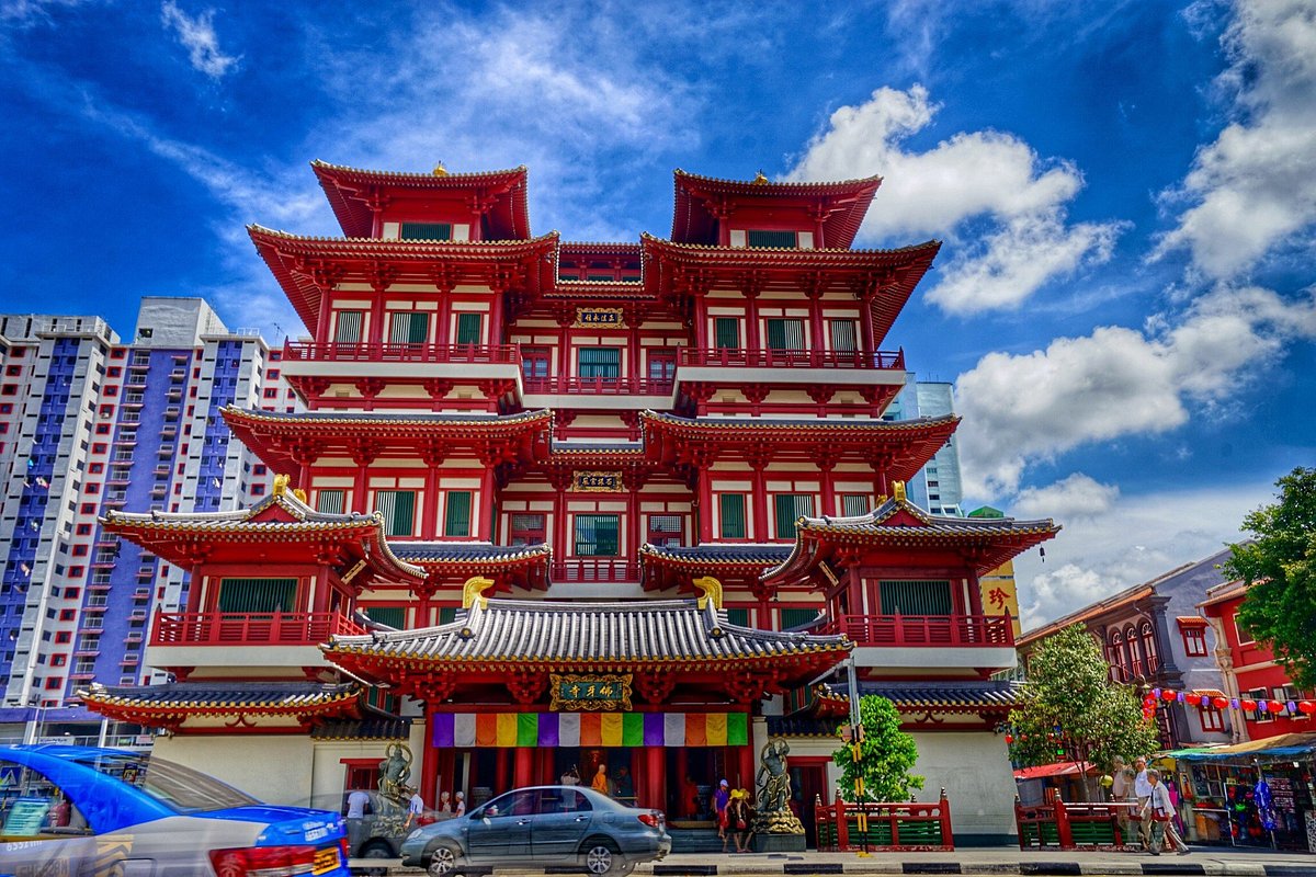 The majestic Buddha Tooth Relic Temple
