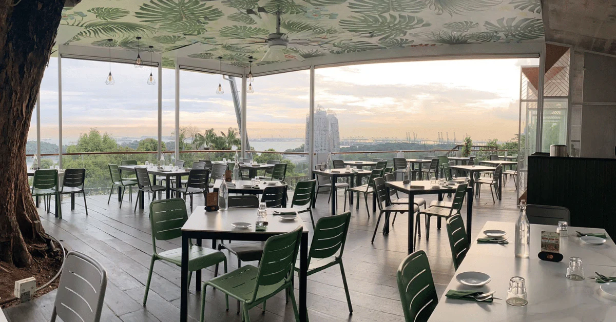 Toàn cảnh Singapore từ quán cà phê trên đỉnh đồi Faber Peak