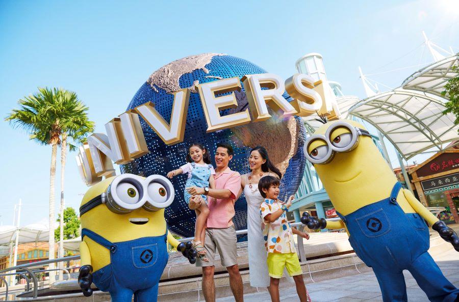 Gia đình vui vẻ tại Universal Studios Singapore