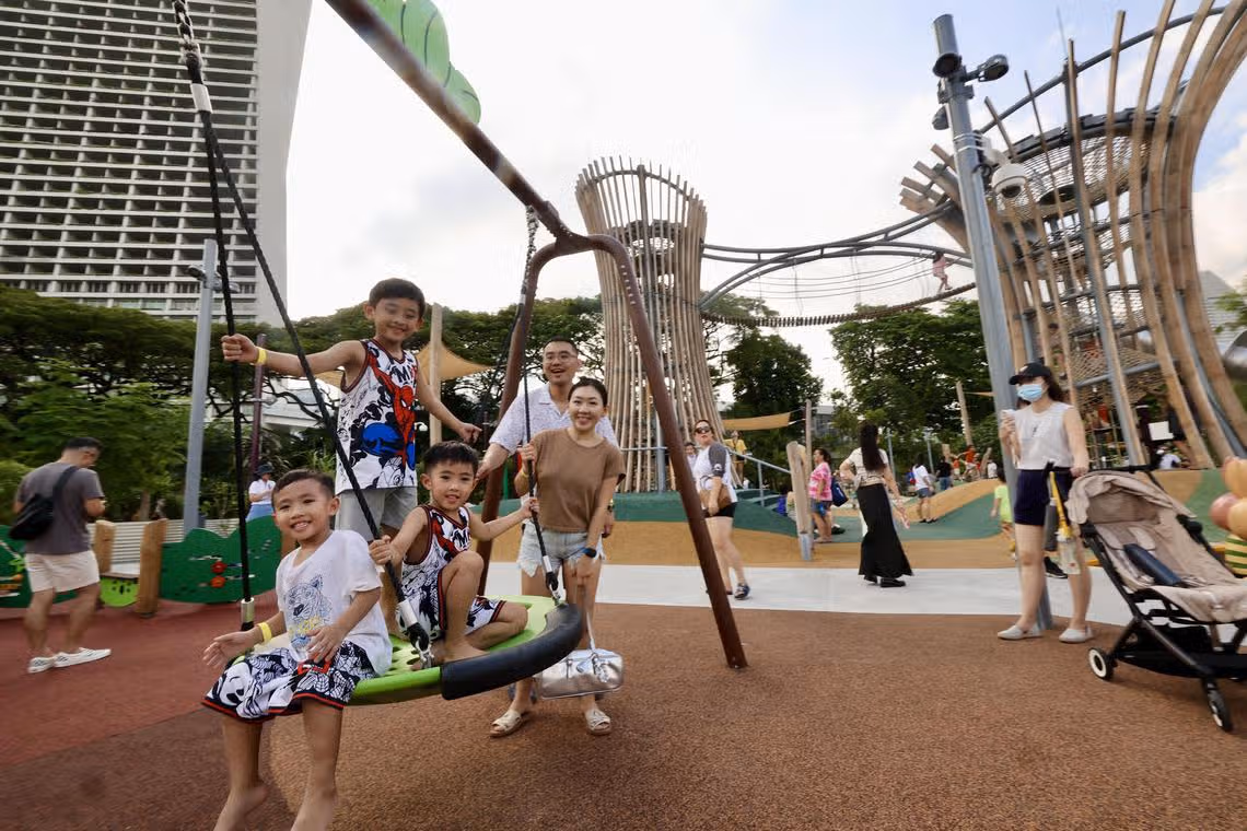 Trẻ em vui đùa tại Far East Organization Children's Garden, Gardens by the Bay
